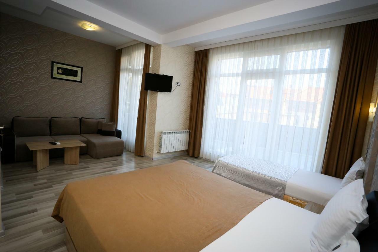 Apart Hotel Central Momchilgrad Exterior photo